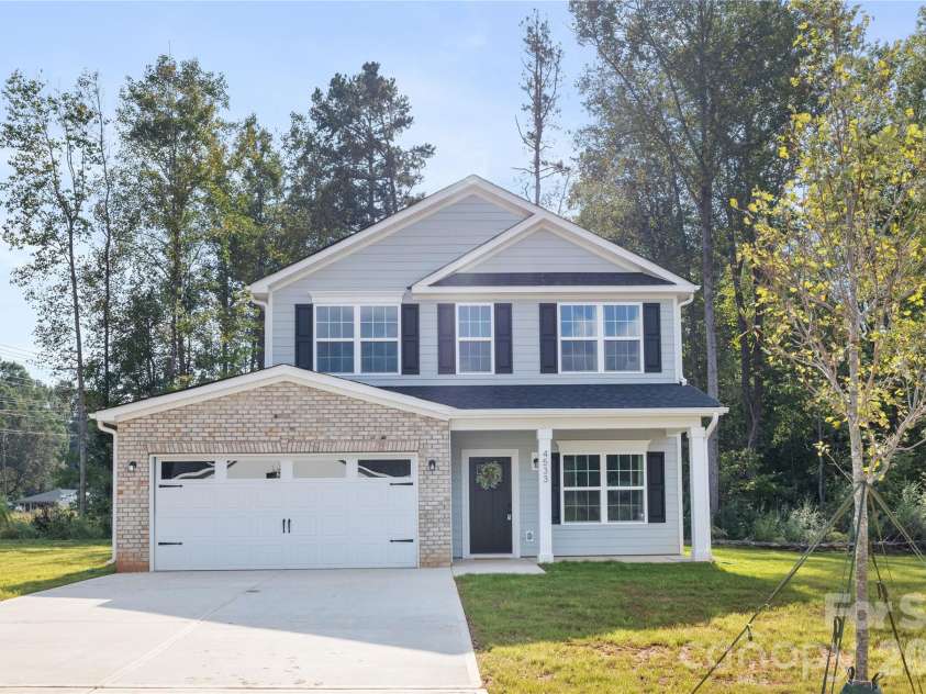 537 Dawn Circle, Charlotte, NC 28213.  MLS# CAR4344459, YatesRealty ID 16350. Representation