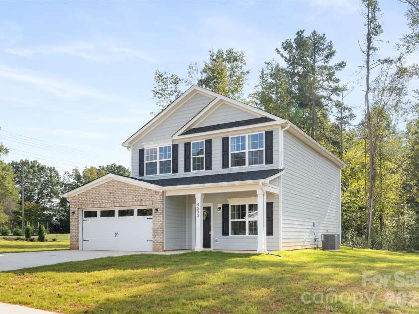 537 Dawn Circle, Charlotte, NC 28213.  MLS# CAR4344459, YatesRealty ID 16350. Representation