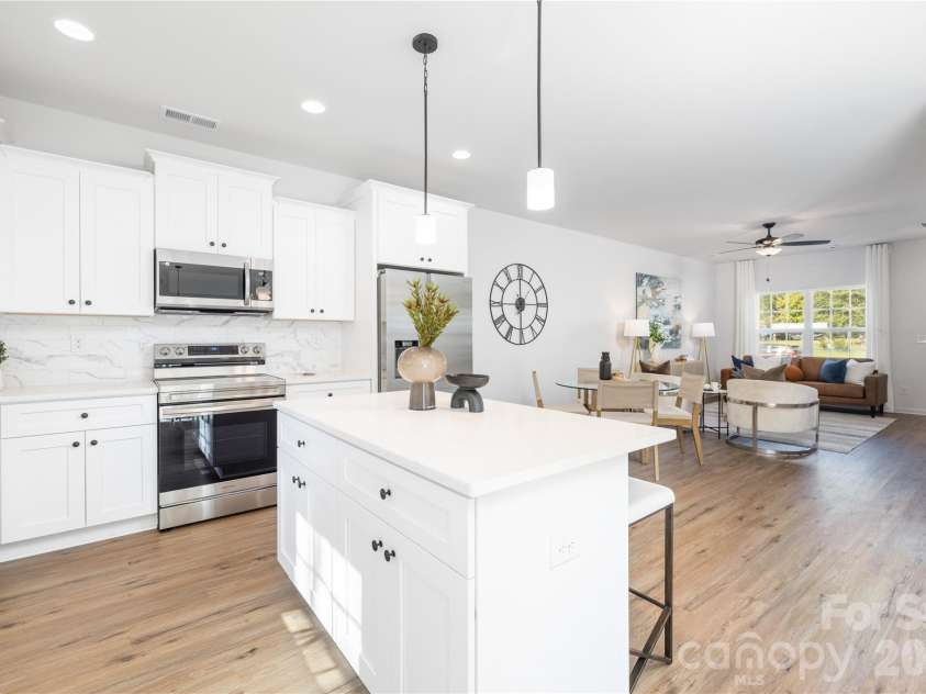 537 Dawn Circle, Charlotte, NC 28213.  MLS# CAR4344459, YatesRealty ID 16350. Representation
