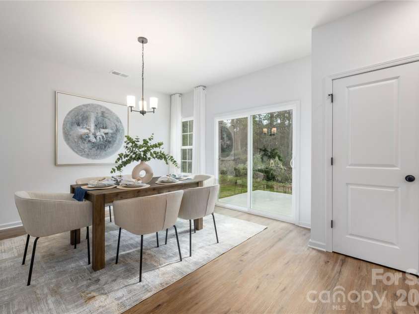 537 Dawn Circle, Charlotte, NC 28213.  MLS# CAR4344459, YatesRealty ID 16350. Representation