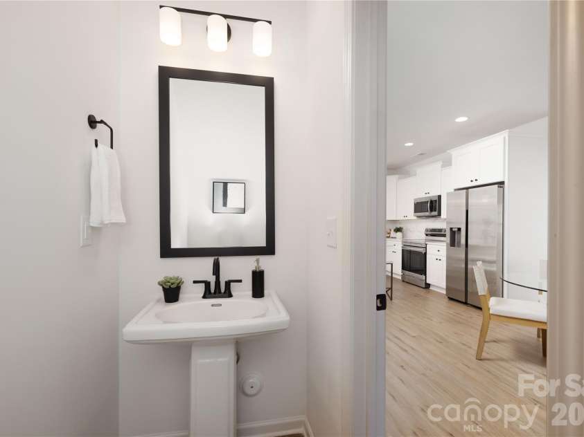 537 Dawn Circle, Charlotte, NC 28213.  MLS# CAR4344459, YatesRealty ID 16350. Representation