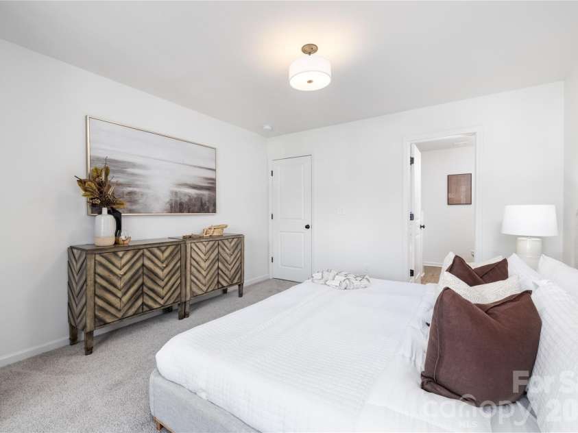 537 Dawn Circle, Charlotte, NC 28213.  MLS# CAR4344459, YatesRealty ID 16350. Representation