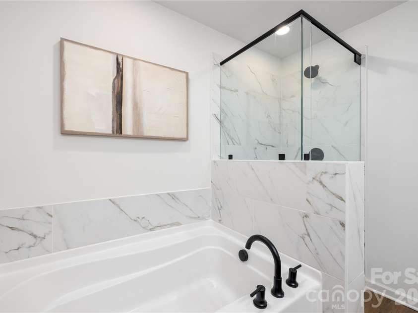537 Dawn Circle, Charlotte, NC 28213.  MLS# CAR4344459, YatesRealty ID 16350. Representation