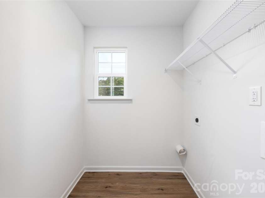 537 Dawn Circle, Charlotte, NC 28213.  MLS# CAR4344459, YatesRealty ID 16350. Representation