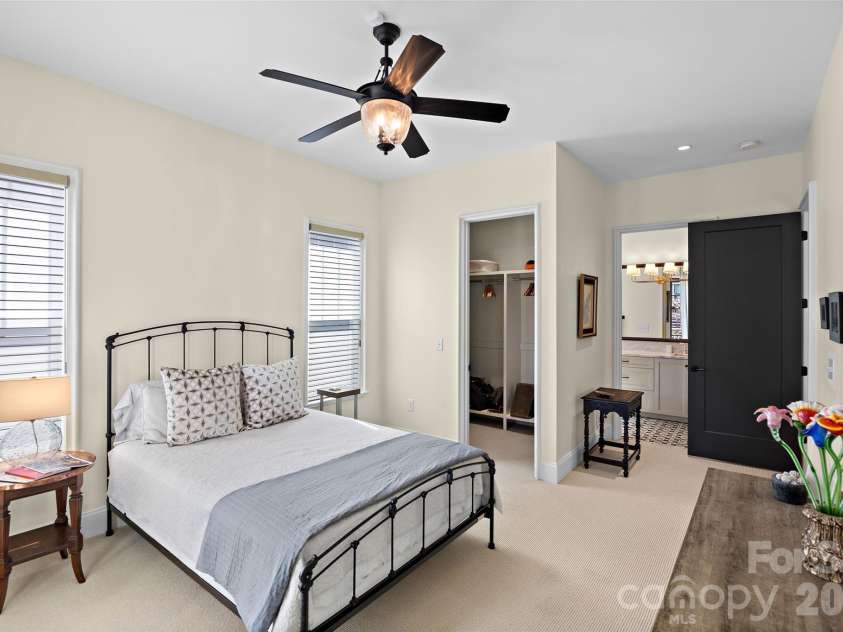 2649 Chesterfield Avenue, Charlotte, NC 28205.  MLS# CAR4356742, YatesRealty ID 16351. 