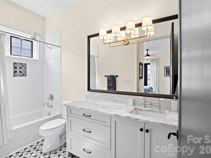 2649 Chesterfield Avenue, Charlotte, NC 28205.  MLS# CAR4356742, YatesRealty ID 16351. 