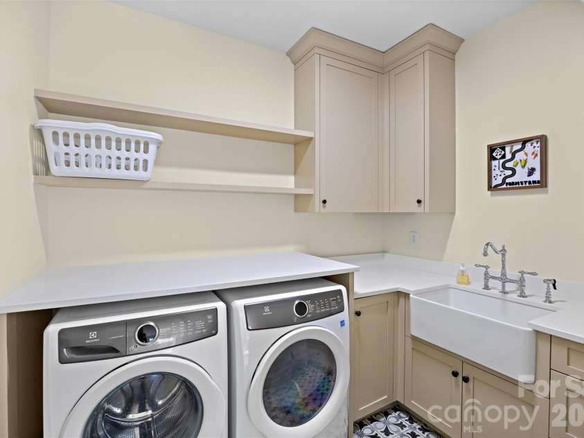 2649 Chesterfield Avenue, Charlotte, NC 28205.  MLS# CAR4356742, YatesRealty ID 16351. 