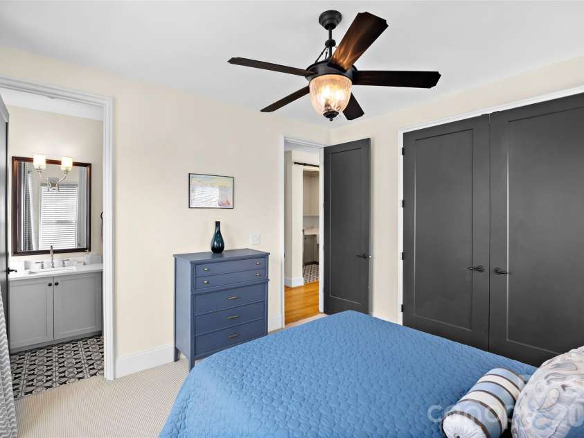 2649 Chesterfield Avenue, Charlotte, NC 28205.  MLS# CAR4356742, YatesRealty ID 16351. 