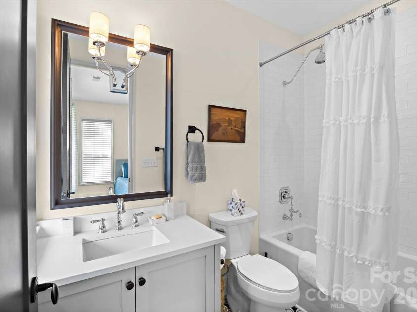 2649 Chesterfield Avenue, Charlotte, NC 28205.  MLS# CAR4356742, YatesRealty ID 16351. 