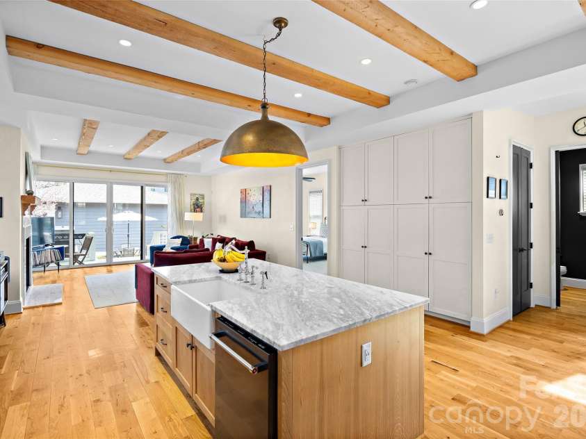 2649 Chesterfield Avenue, Charlotte, NC 28205.  MLS# CAR4356742, YatesRealty ID 16351. 