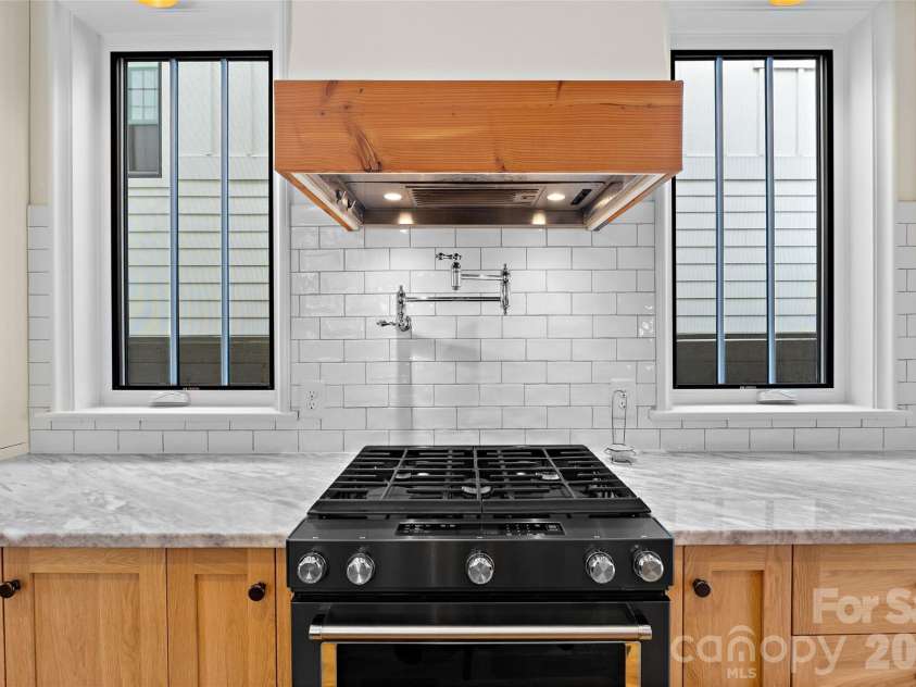 2649 Chesterfield Avenue, Charlotte, NC 28205.  MLS# CAR4402865, YatesRealty ID 16351. 