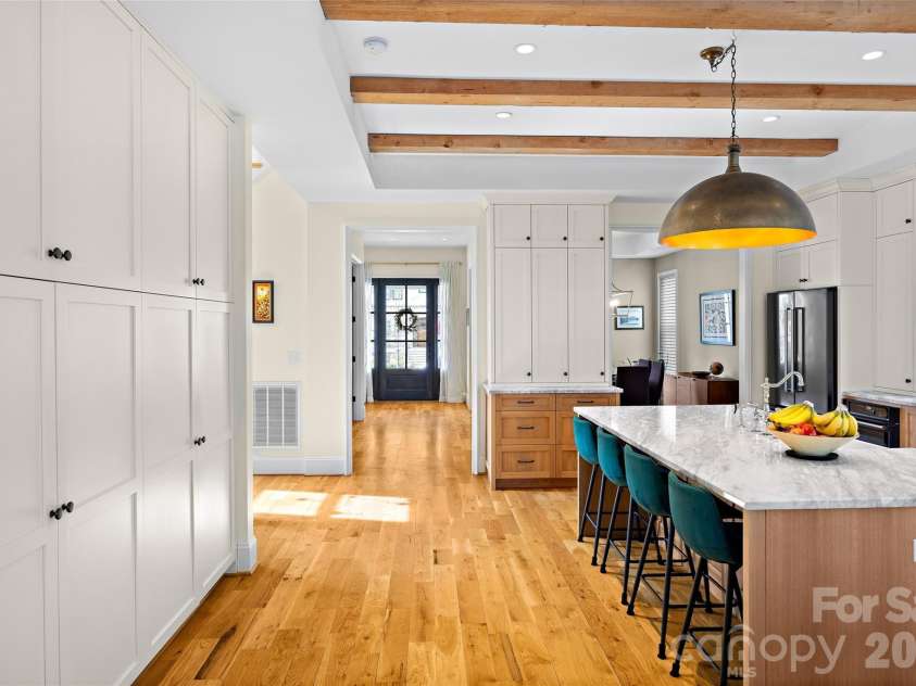 2649 Chesterfield Avenue, Charlotte, NC 28205.  MLS# CAR4402865, YatesRealty ID 16351. 