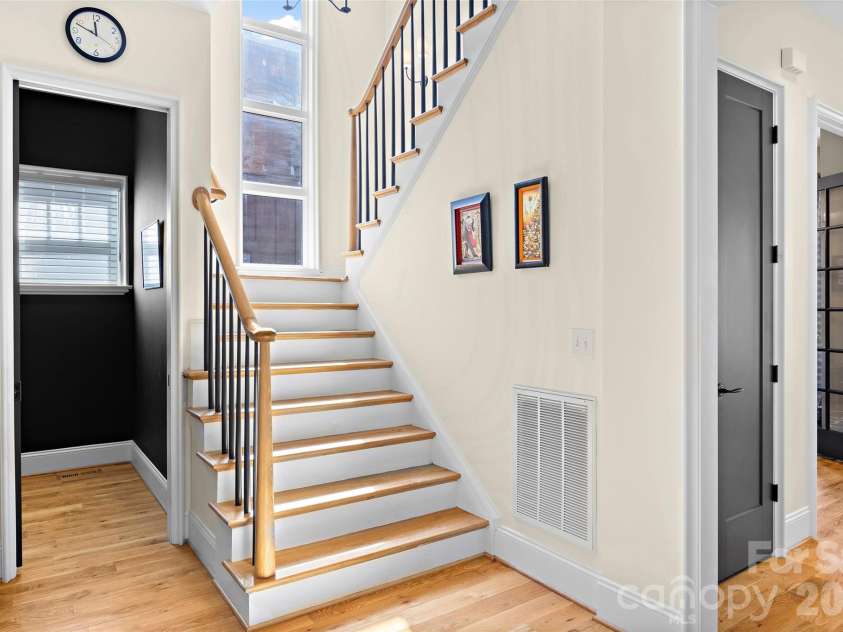 2649 Chesterfield Avenue, Charlotte, NC 28205.  MLS# CAR4402865, YatesRealty ID 16351. 