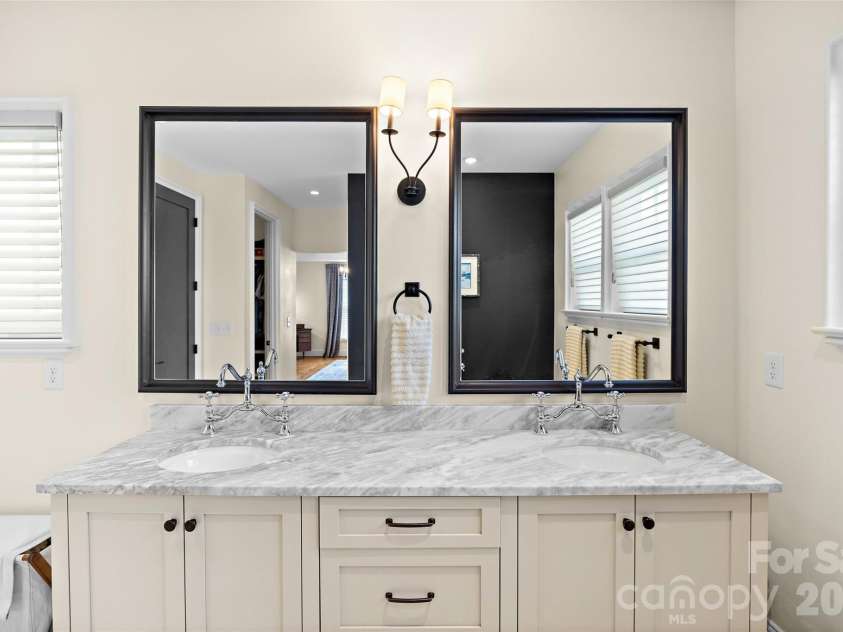 2649 Chesterfield Avenue, Charlotte, NC 28205.  MLS# CAR4402865, YatesRealty ID 16351. 