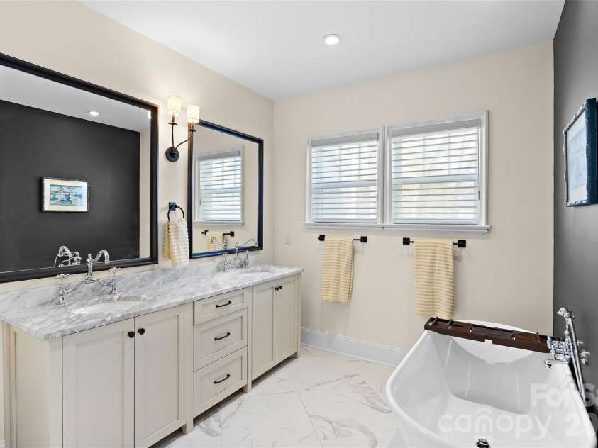 2649 Chesterfield Avenue, Charlotte, NC 28205.  MLS# CAR4402865, YatesRealty ID 16351. 