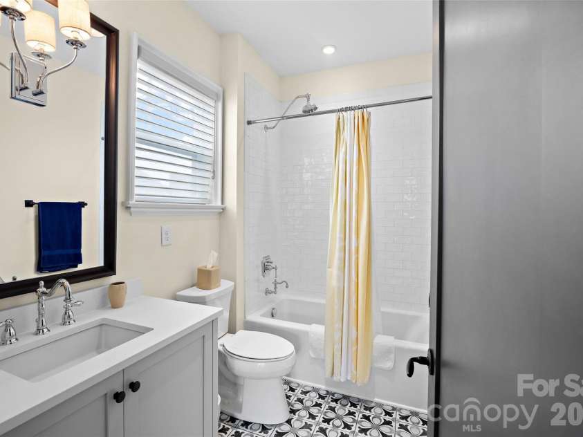 2649 Chesterfield Avenue, Charlotte, NC 28205.  MLS# CAR4402865, YatesRealty ID 16351. 