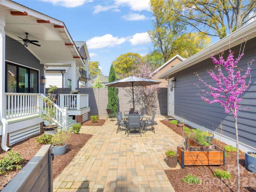 2649 Chesterfield Avenue, Charlotte, NC 28205.  MLS# CAR4402865, YatesRealty ID 16351. 