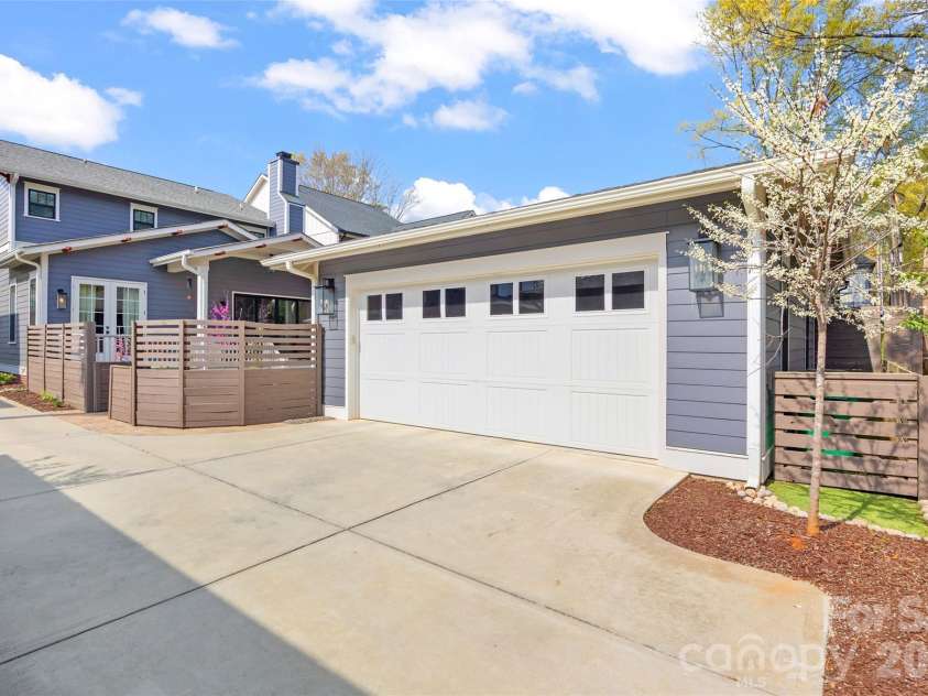 2649 Chesterfield Avenue, Charlotte, NC 28205.  MLS# CAR4402865, YatesRealty ID 16351. 