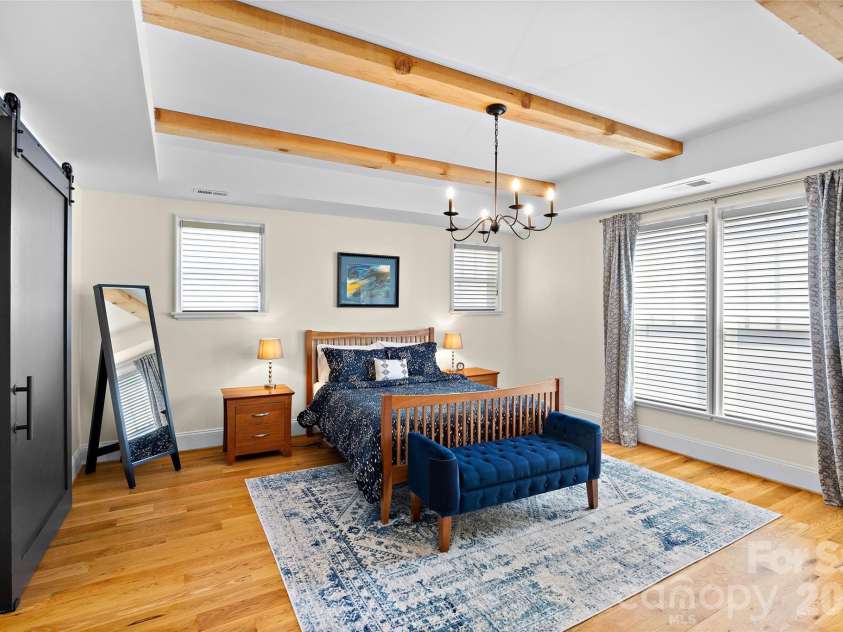 2649 Chesterfield Avenue, Charlotte, NC 28205.  MLS# CAR4402865, YatesRealty ID 16351. Primary suite upper level