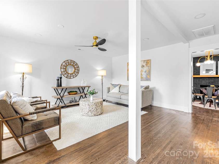 5825 Ruth Drive, Charlotte, NC 28215.  MLS# CAR4224951, YatesRealty ID 16351. 