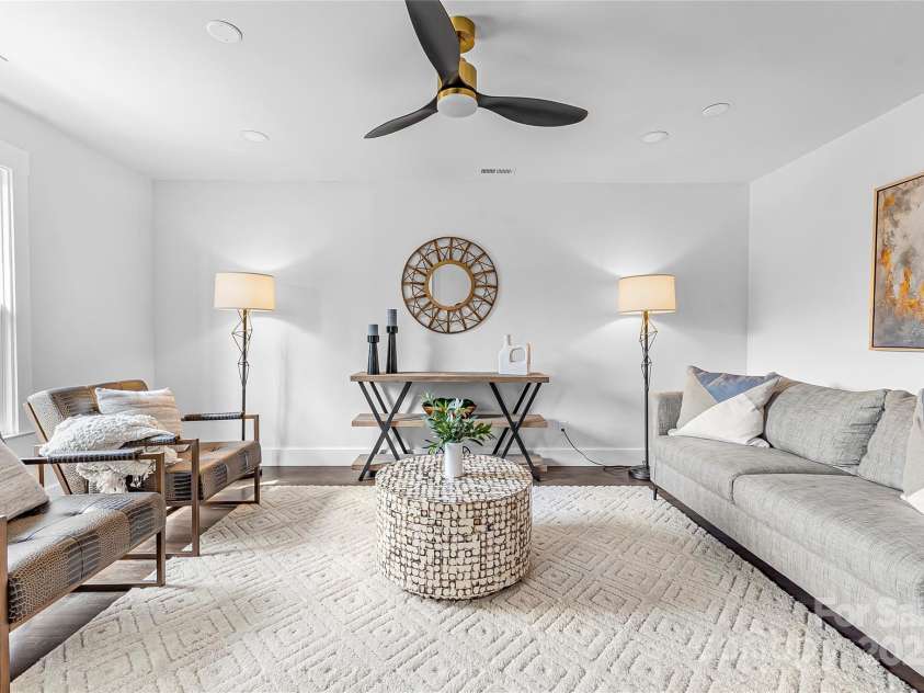 5825 Ruth Drive, Charlotte, NC 28215.  MLS# CAR4224951, YatesRealty ID 16351. 