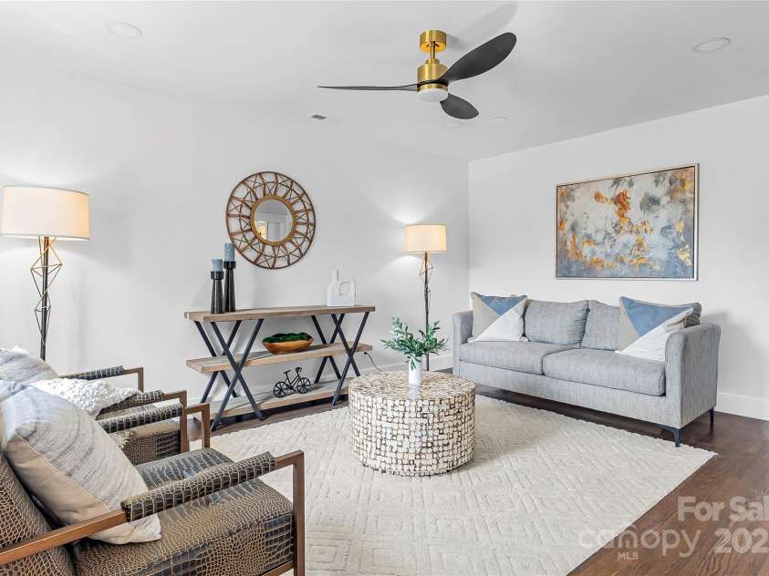 5825 Ruth Drive, Charlotte, NC 28215.  MLS# CAR4224951, YatesRealty ID 16351. 