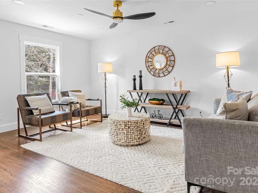 5825 Ruth Drive, Charlotte, NC 28215.  MLS# CAR4224951, YatesRealty ID 16351. 