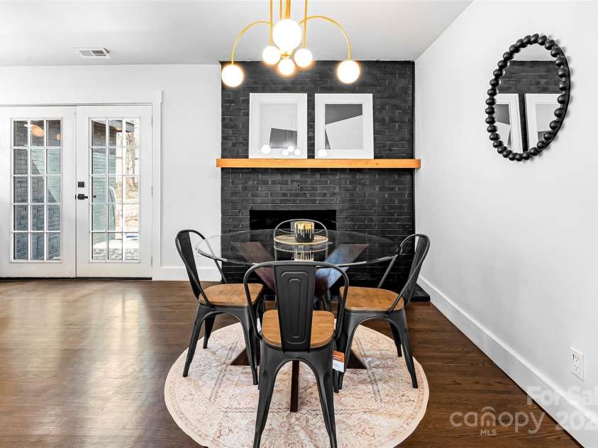 5825 Ruth Drive, Charlotte, NC 28215.  MLS# CAR4224951, YatesRealty ID 16351. 