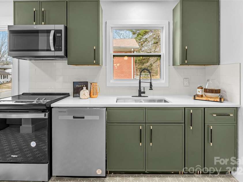 5825 Ruth Drive, Charlotte, NC 28215.  MLS# CAR4224951, YatesRealty ID 16351. 