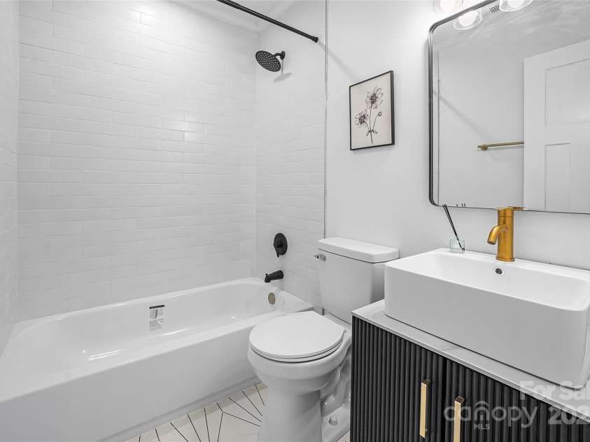 5825 Ruth Drive, Charlotte, NC 28215.  MLS# CAR4224951, YatesRealty ID 16351. 