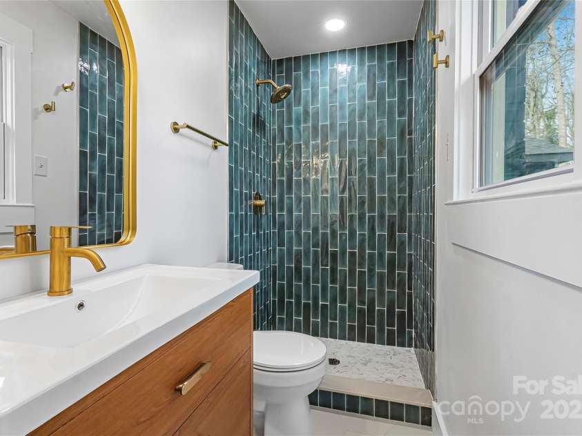 5825 Ruth Drive, Charlotte, NC 28215.  MLS# CAR4224951, YatesRealty ID 16351. 