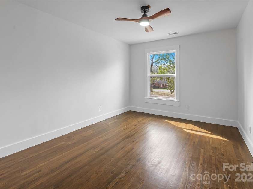 5825 Ruth Drive, Charlotte, NC 28215.  MLS# CAR4224951, YatesRealty ID 16351. 