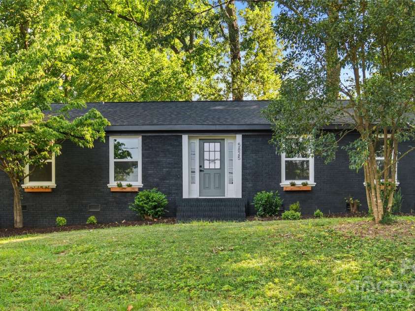 5825 Ruth Drive, Charlotte, NC 28215.  MLS# CAR4224951, YatesRealty ID 16351. 