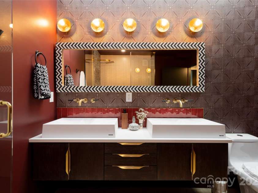 46 Dortch Avenue, Asheville, NC 28801.  MLS# CAR4146963, YatesRealty ID 16353. Primary bathroom