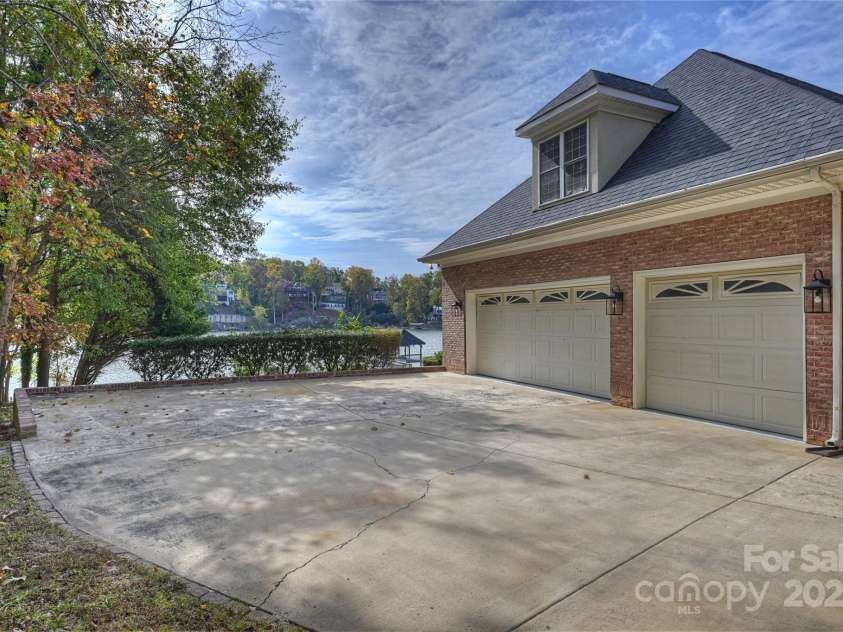 2045 Driftwood Circle, Fort Mill, SC 29708.  MLS# CAR4238358, YatesRealty ID 16354. 