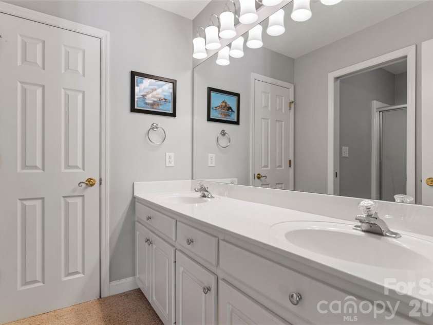 30 Winged Foot Court, Spartanburg, SC 29306.  MLS# CAR4332135, YatesRealty ID 16354. Shared Bath