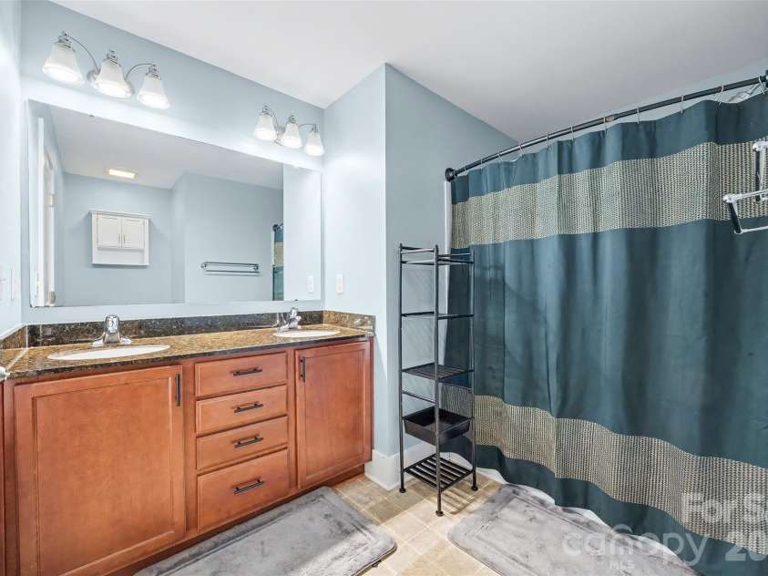 101 Cromwell Drive, Mooresville, NC 28115.  MLS# CAR4337034, YatesRealty ID 16355. Primary Bath