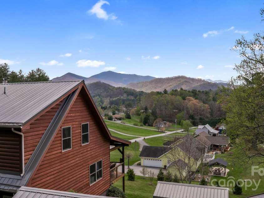 231 Comfort Place, Burnsville, NC 28714.  MLS# CAR4248457, YatesRealty ID 16356. 