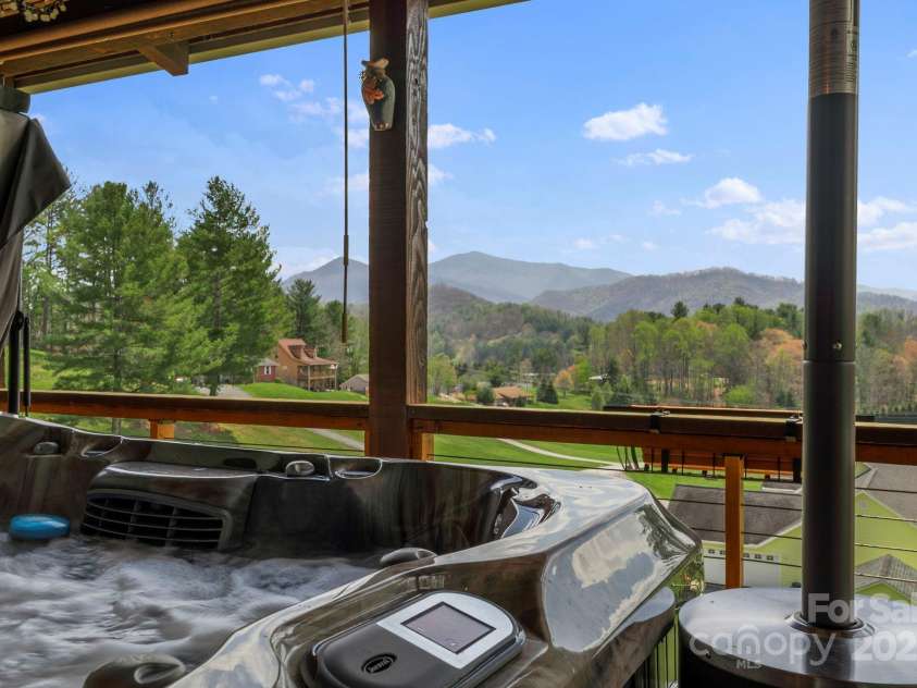 231 Comfort Place, Burnsville, NC 28714.  MLS# CAR4248457, YatesRealty ID 16356. 