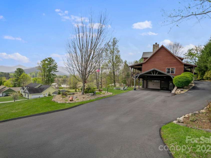 231 Comfort Place, Burnsville, NC 28714.  MLS# CAR4248457, YatesRealty ID 16356. 