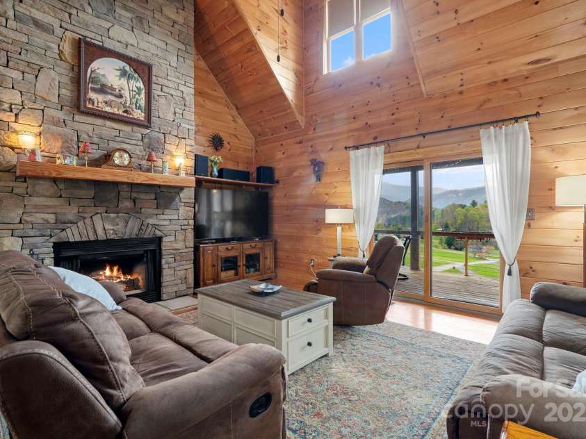 231 Comfort Place, Burnsville, NC 28714.  MLS# CAR4248457, YatesRealty ID 16356. 