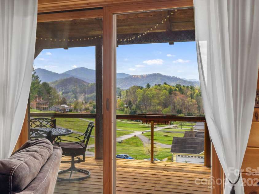 231 Comfort Place, Burnsville, NC 28714.  MLS# CAR4248457, YatesRealty ID 16356. 