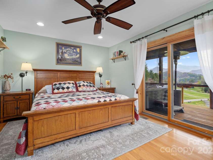 231 Comfort Place, Burnsville, NC 28714.  MLS# CAR4248457, YatesRealty ID 16356. 