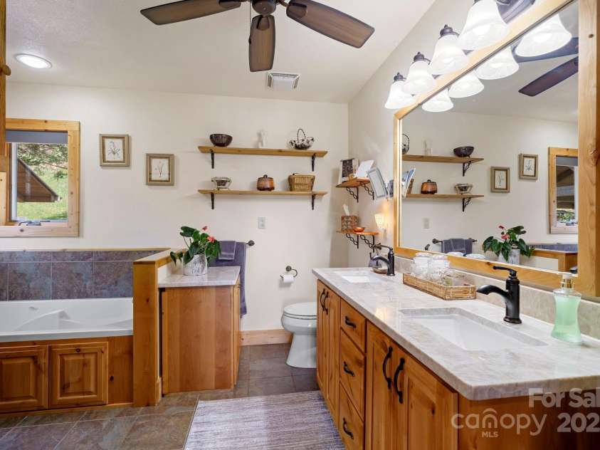 231 Comfort Place, Burnsville, NC 28714.  MLS# CAR4248457, YatesRealty ID 16356. 