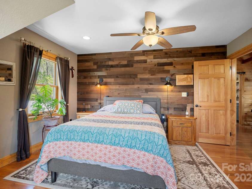 231 Comfort Place, Burnsville, NC 28714.  MLS# CAR4248457, YatesRealty ID 16356. 