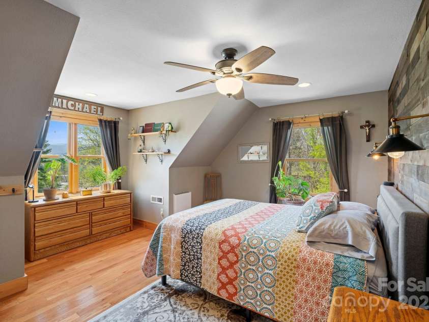231 Comfort Place, Burnsville, NC 28714.  MLS# CAR4248457, YatesRealty ID 16356. 
