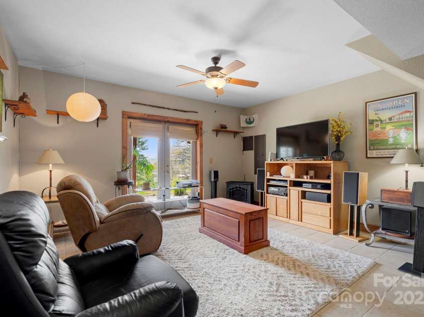 231 Comfort Place, Burnsville, NC 28714.  MLS# CAR4248457, YatesRealty ID 16356. 