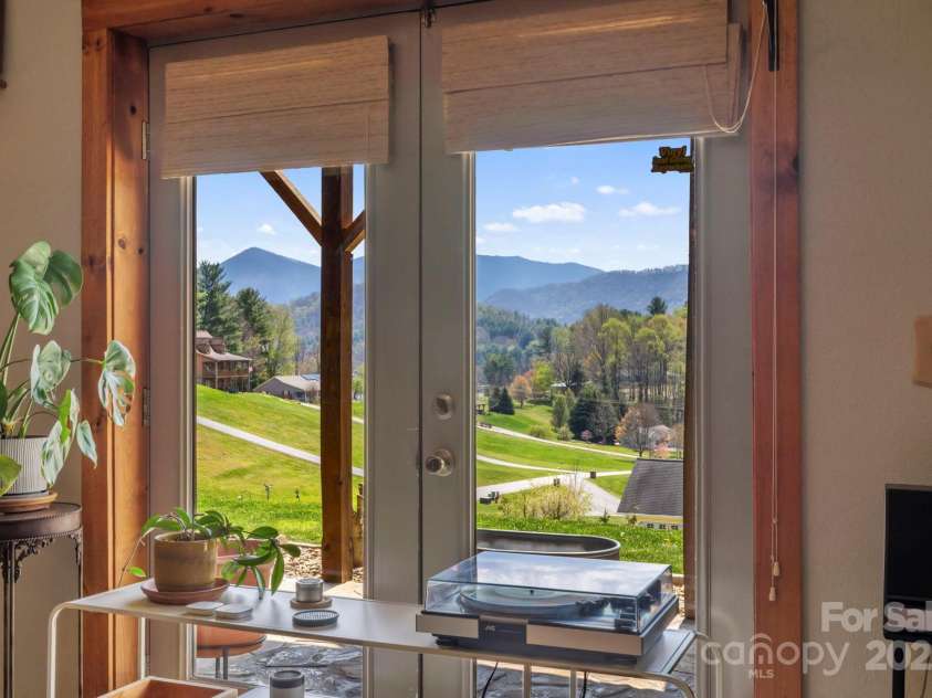 231 Comfort Place, Burnsville, NC 28714.  MLS# CAR4248457, YatesRealty ID 16356. 