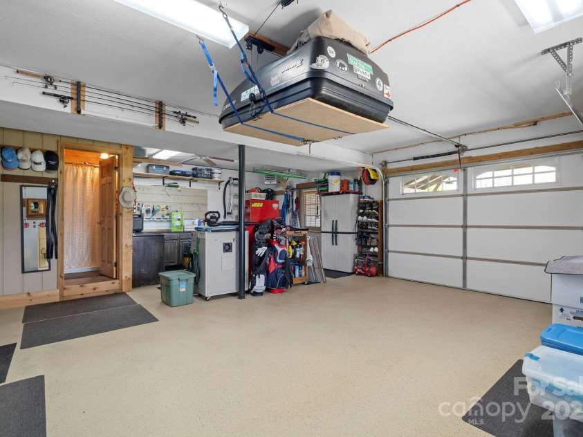 231 Comfort Place, Burnsville, NC 28714.  MLS# CAR4248457, YatesRealty ID 16356. 