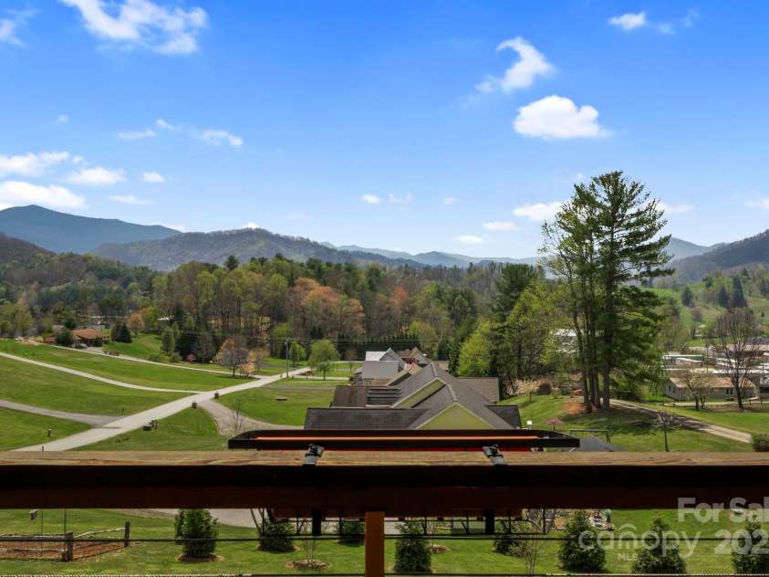 231 Comfort Place, Burnsville, NC 28714.  MLS# CAR4248457, YatesRealty ID 16356. 